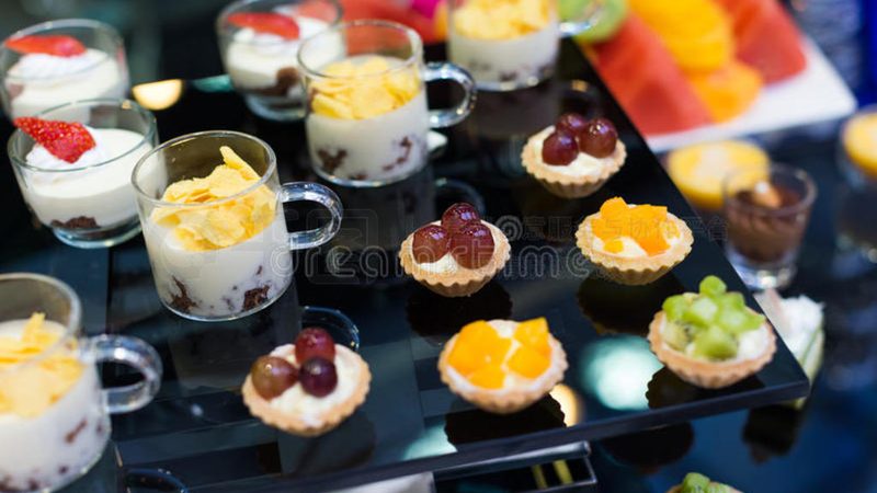 老人吃消化饼干好还是粗粮饼干好？营养成分与功效对比分析